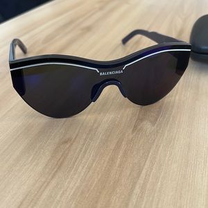 Blue White Balenciaga BB0004S 010